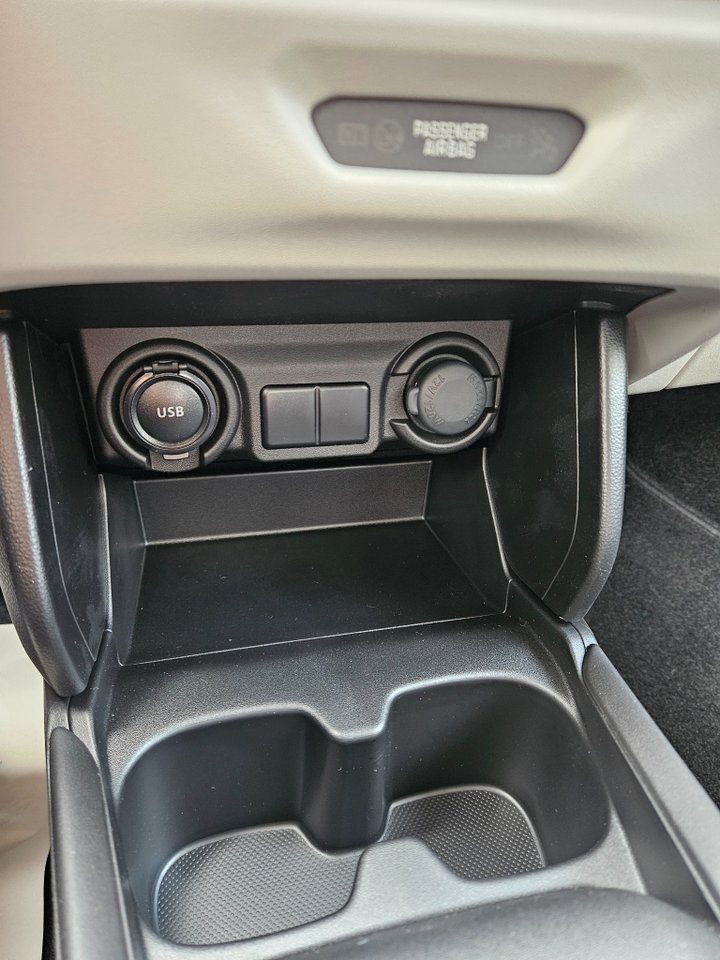 Suzuki Swift Base Hybrid 2026, photo 6/10