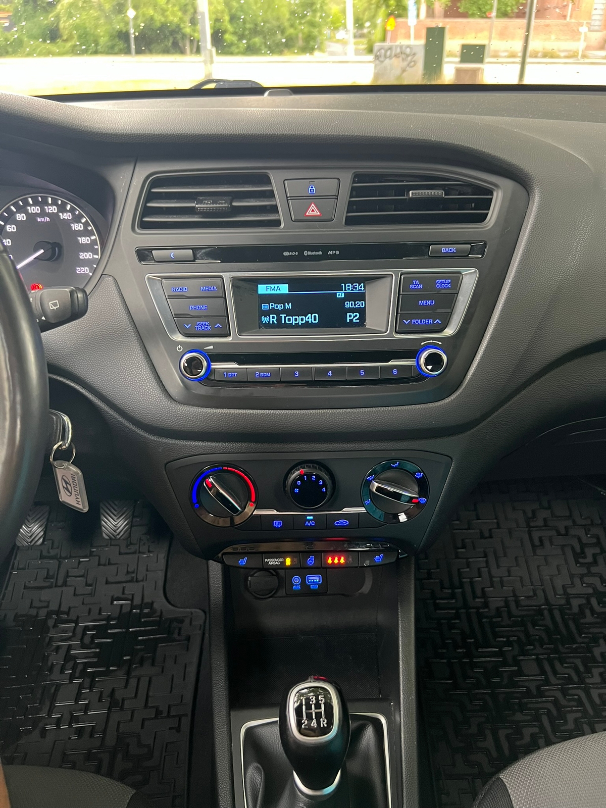 Hyundai i20 1.2 Manuell 2017, bild 5/8
