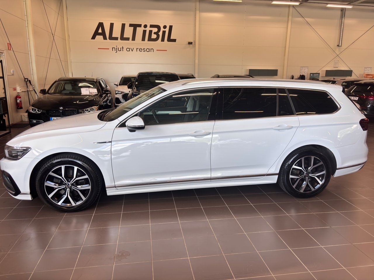 Volkswagen Passat 2023, bild 2/10