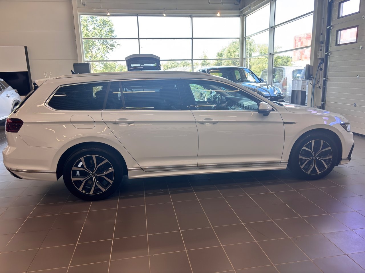 Volkswagen Passat 2023, bild 7/10