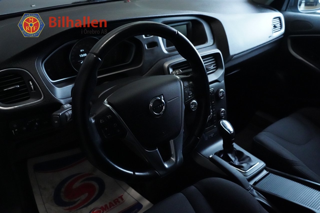 Volvo V40 2018, photo 5/17