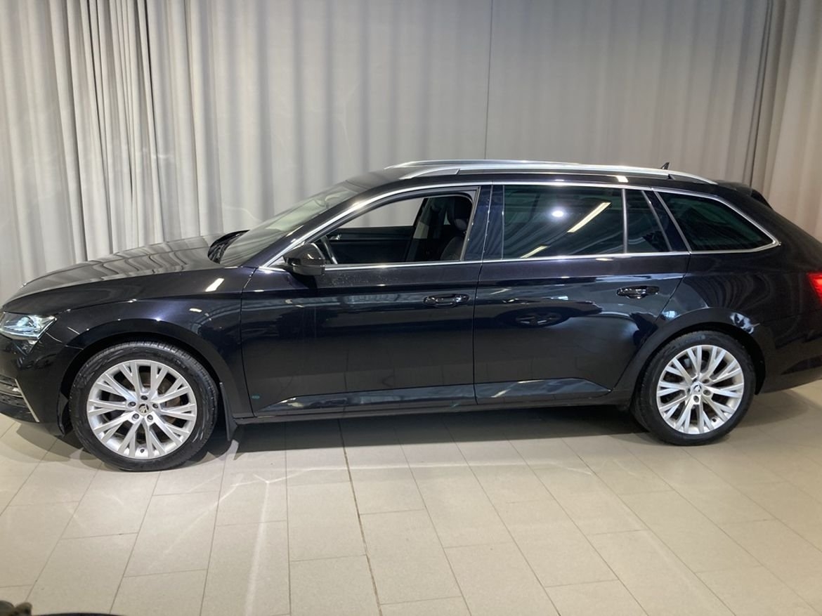 Skoda Superb 2023, kuva 2/10