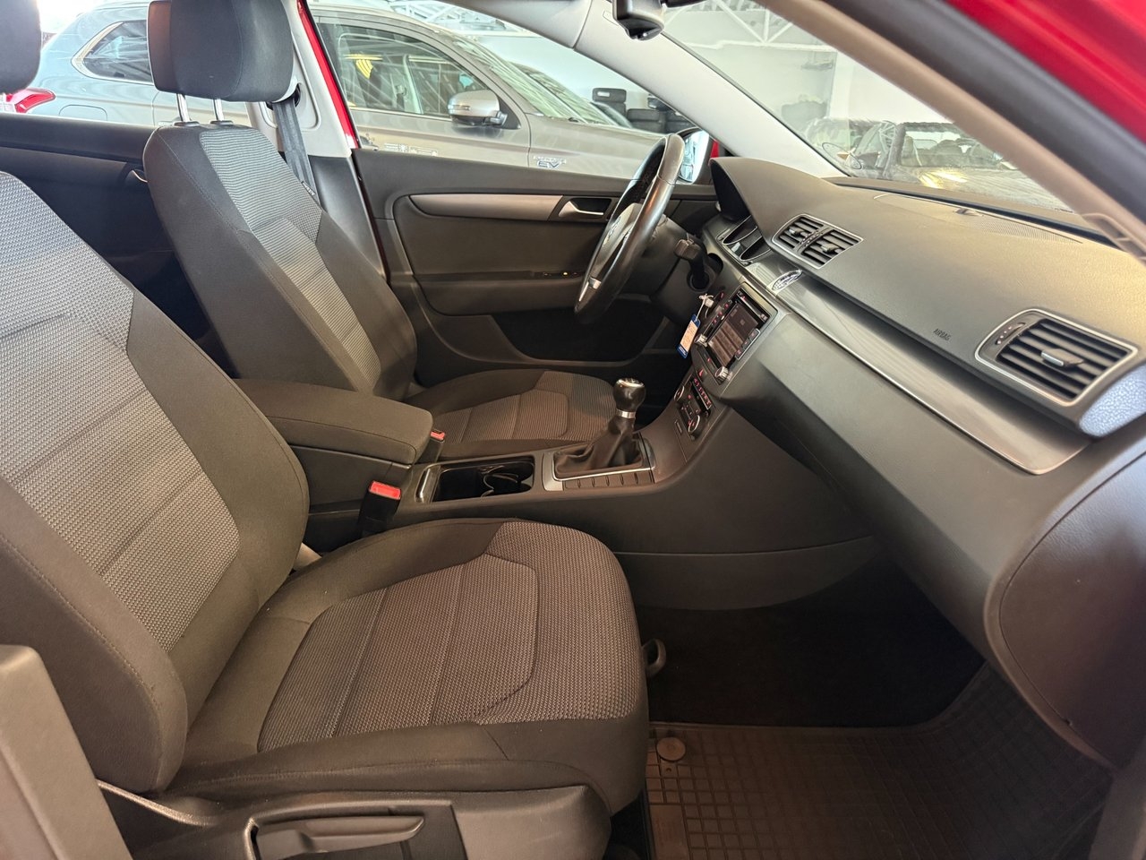 Volkswagen Passat 2012, bild 7/10