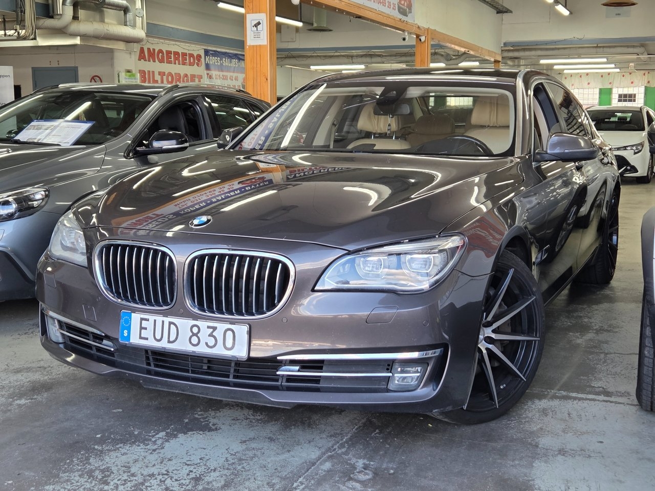 BMW 750 Li 2013, bild 2/33