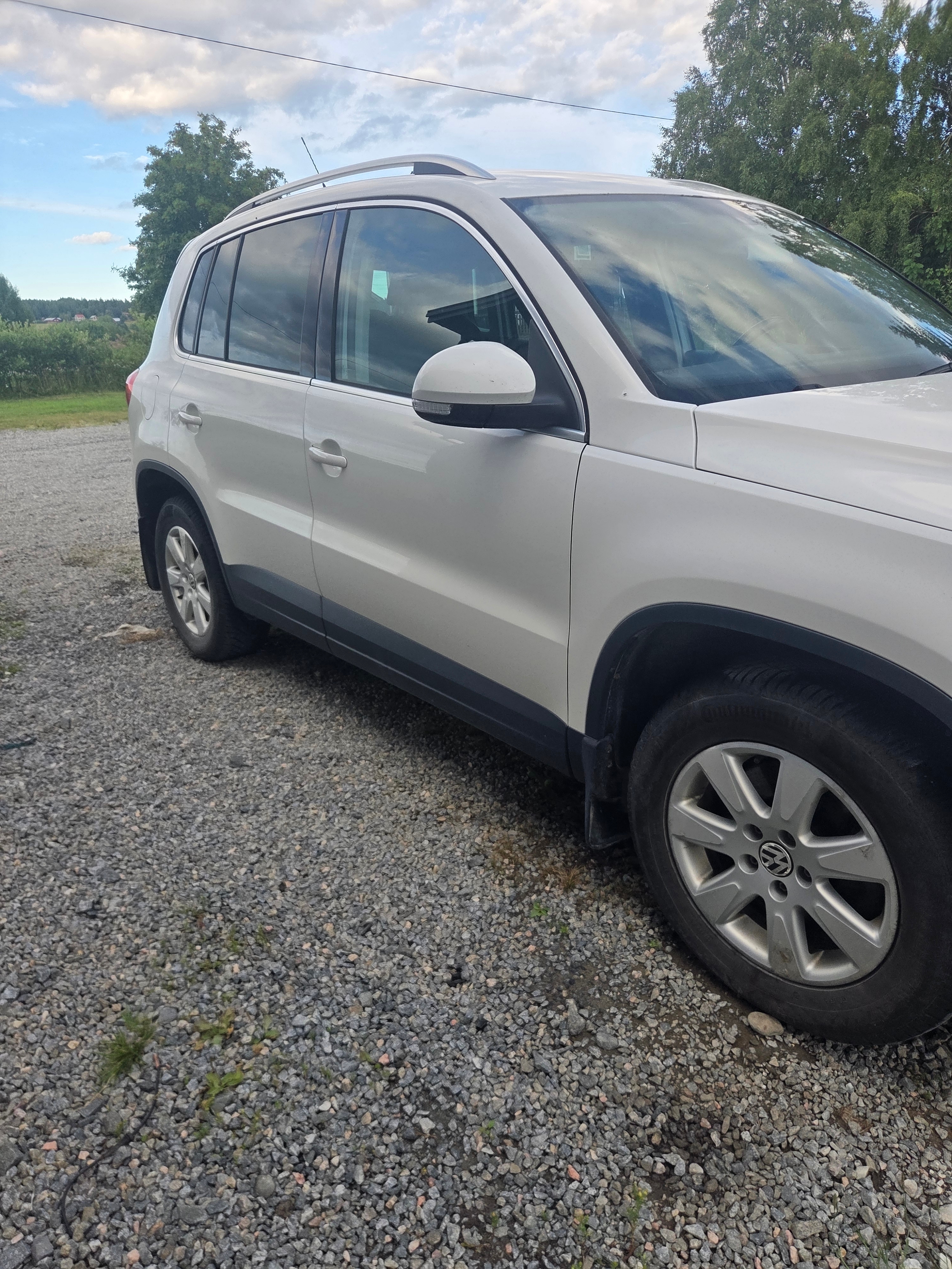 Volkswagen Tiguan 2010, bild 2/4