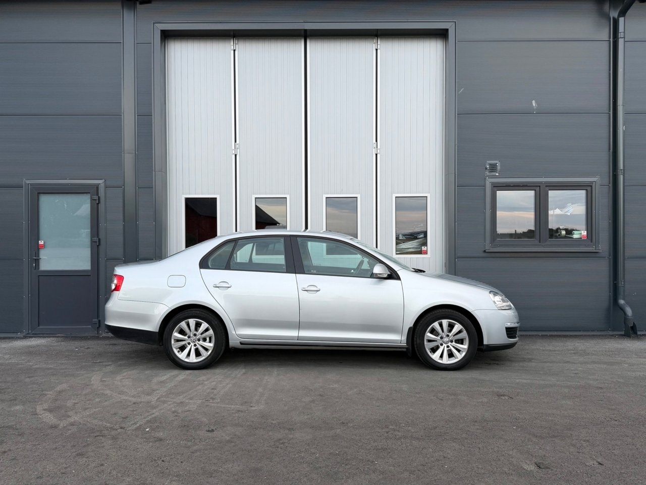 Volkswagen Jetta 1.6 Multifuel Trendline 2009, bild 4/10