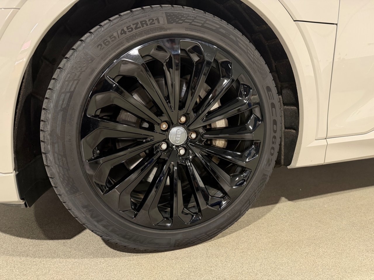 Audi e-tron 55 Quattro 2020, photo 7/7