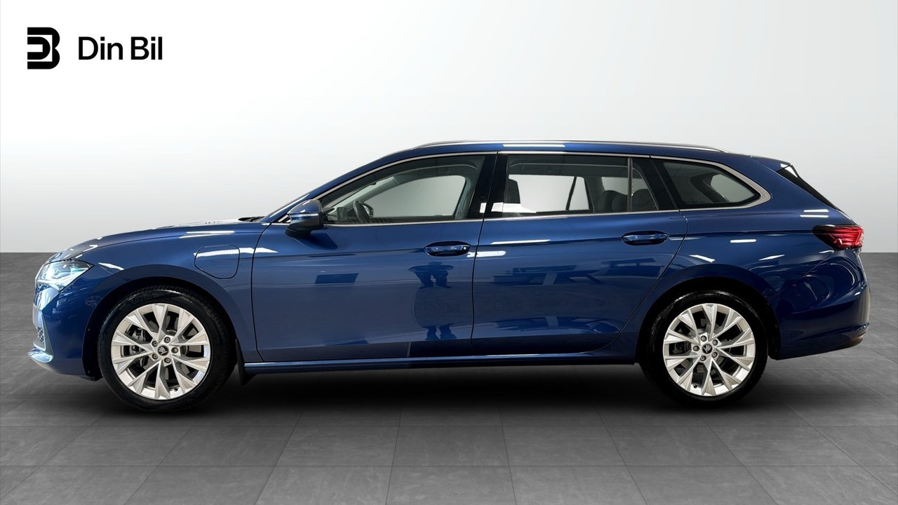Skoda Superb 2025, bild 2/10