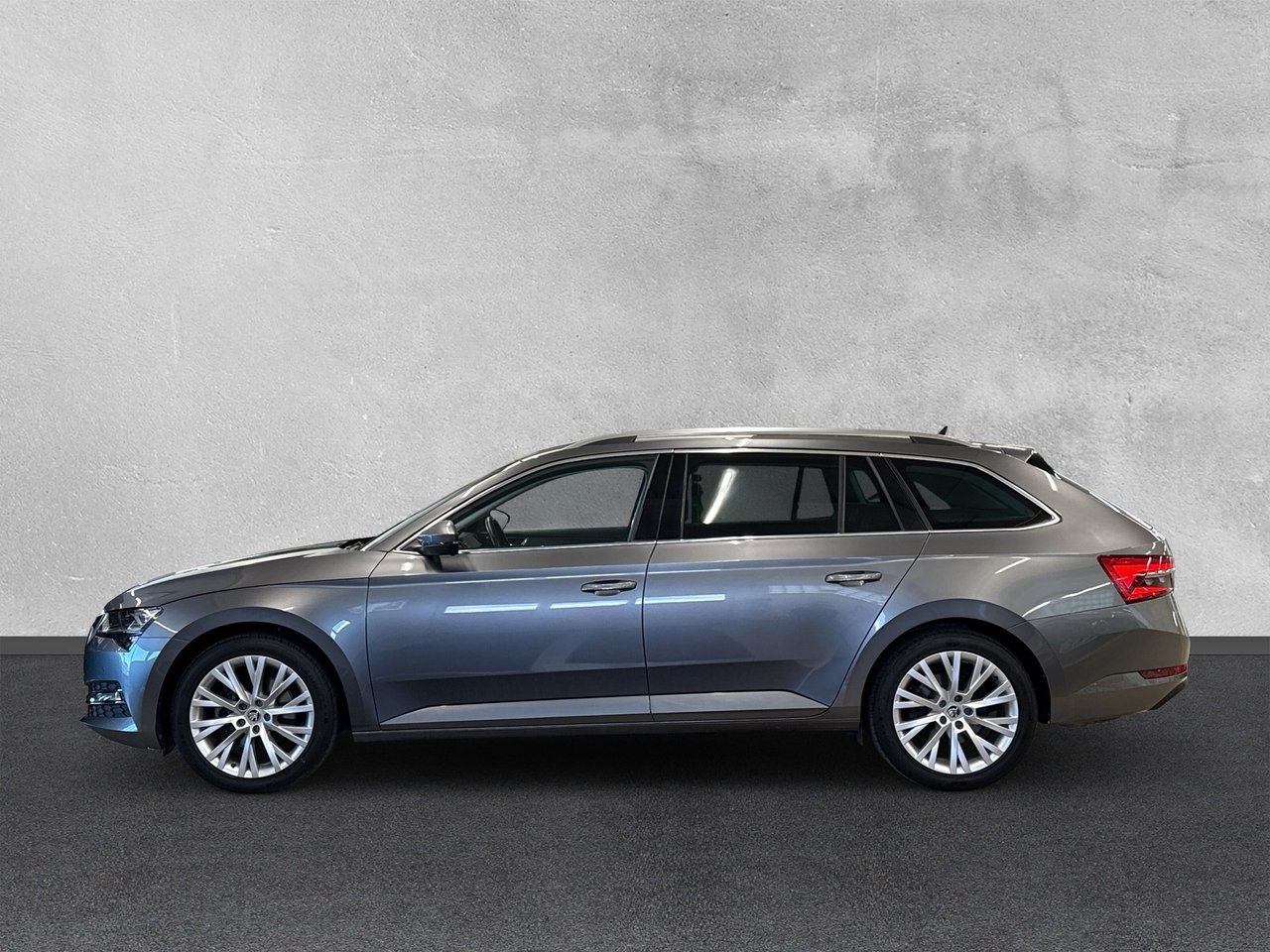 Skoda Superb 2022, bild 2/10