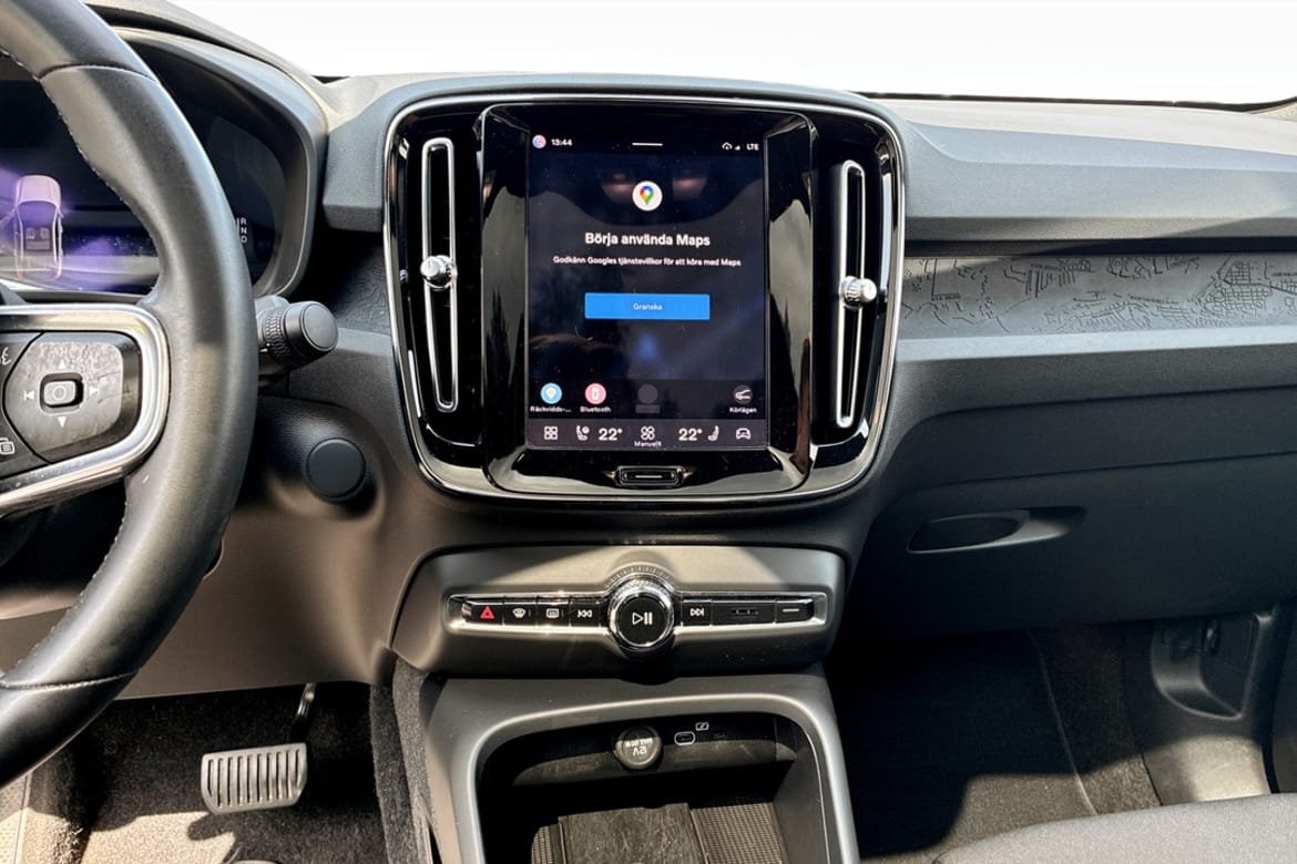 Volvo C40 Recharge Core 2023, photo 6/9