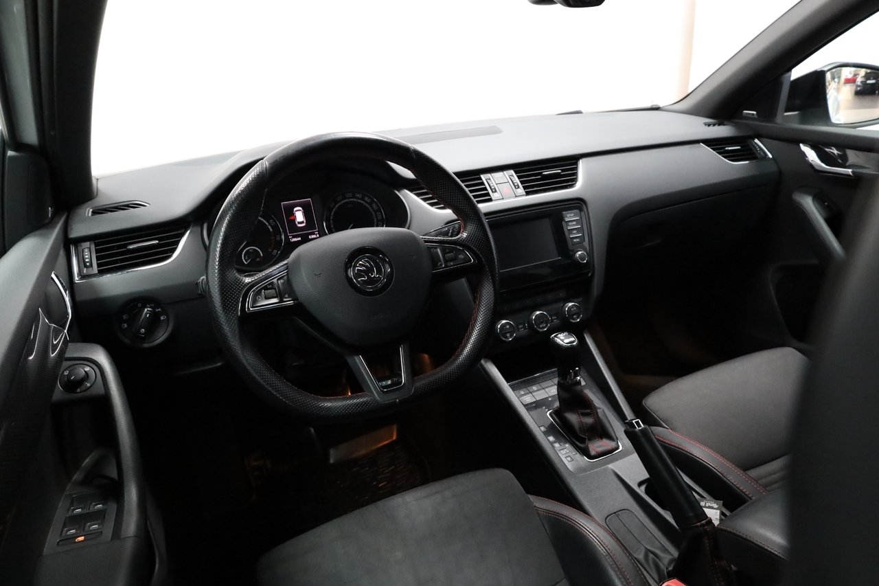 Skoda Octavia Kombi RS 2.0 TSI RS 220hk 2015, bild 4/10