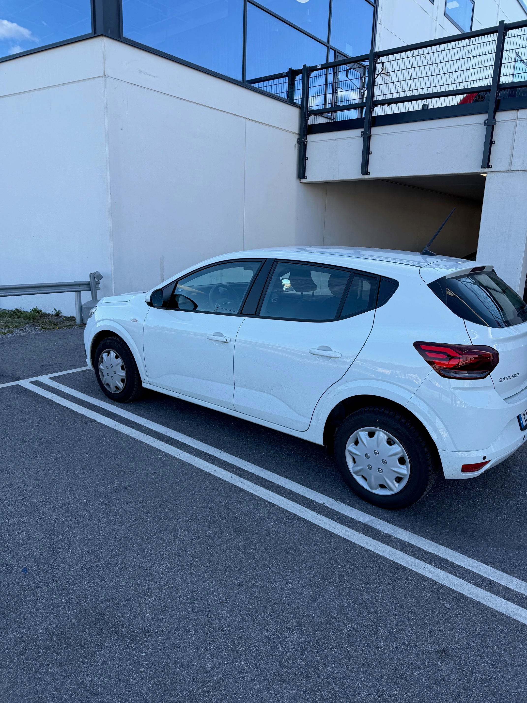Dacia Sandero 1.0 TCe CVT 2025, bild 3/15