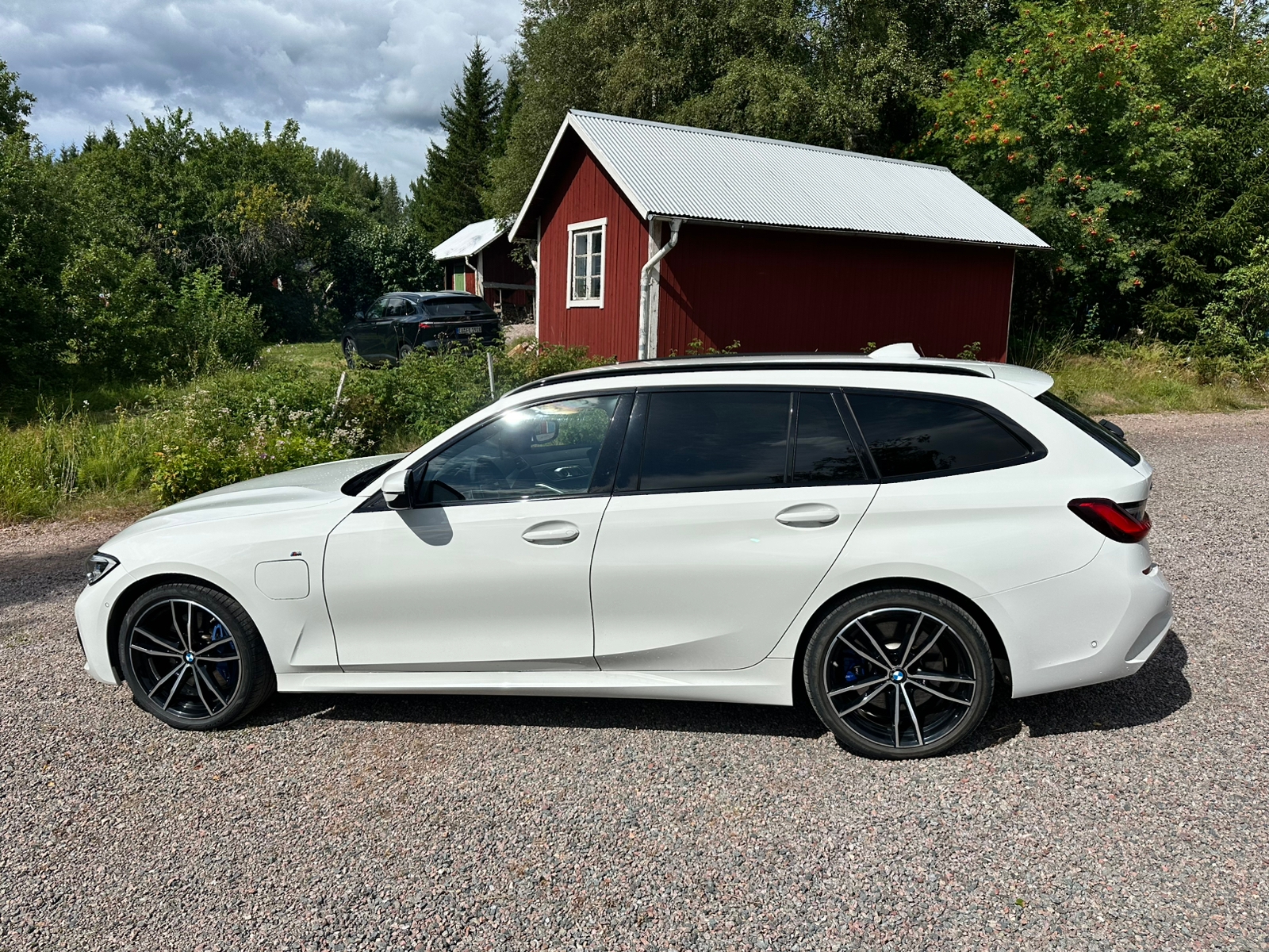 BMW 330 e xDrive Touring Steptronic 2021, kuva 3/8