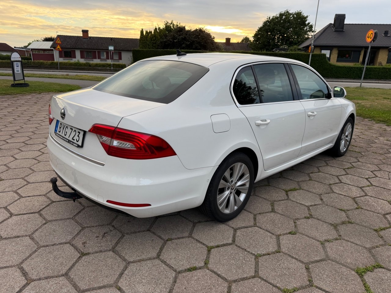 Skoda Superb 2015, bild 5/13
