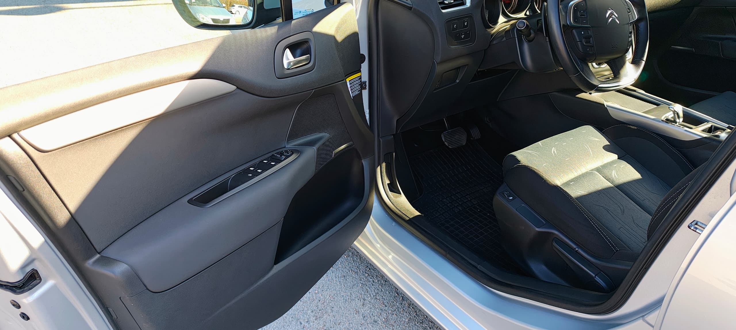 Citroen C4 1.6 e-HDi Airdream EGS 2011, photo 7/10