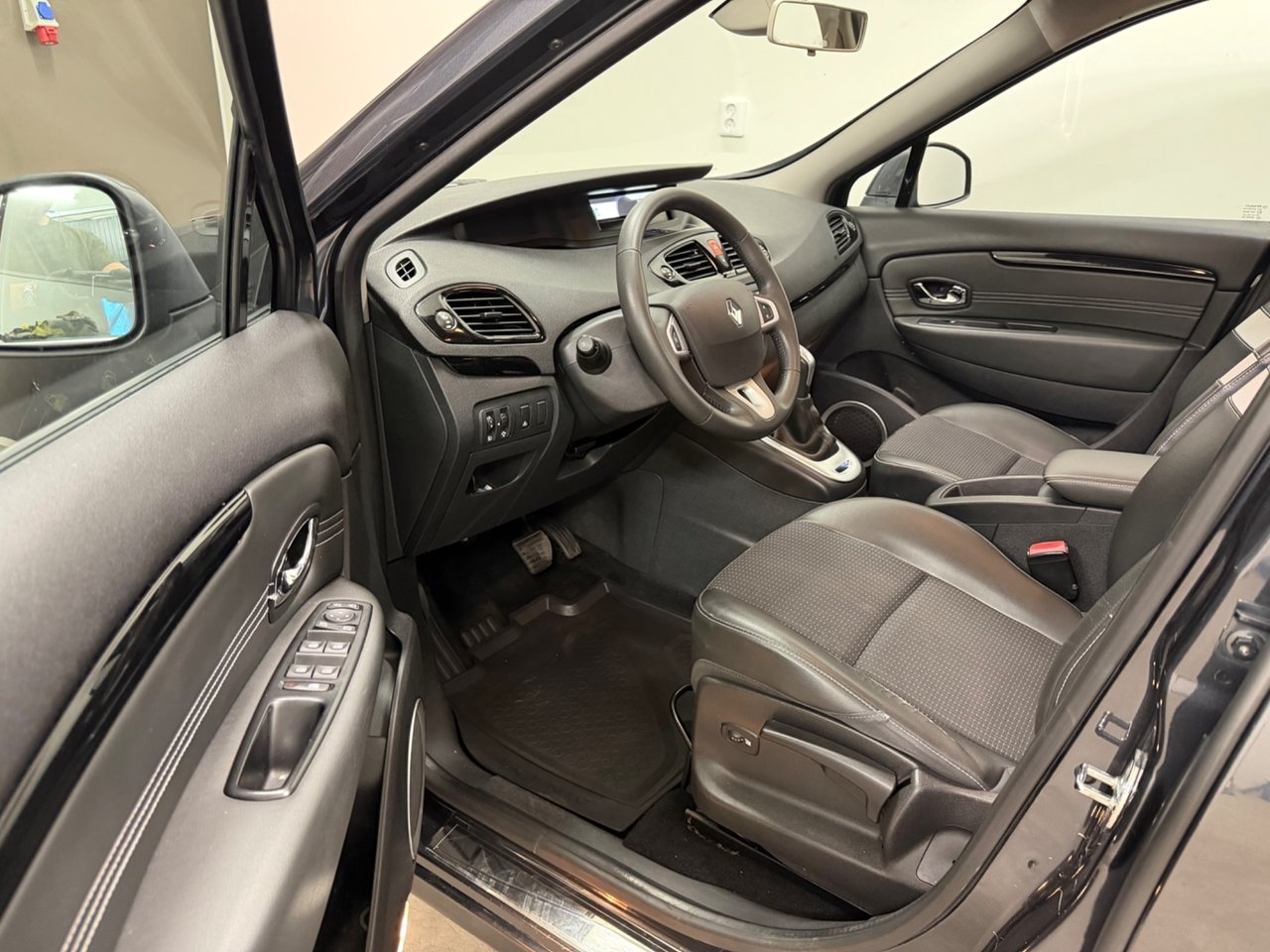 Renault Scenic 1.5 dCi DCT 2012, photo 4/11