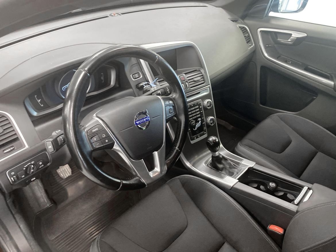 Volvo XC60 D4 AWD Momentum Business E 2015, kuva 6/10