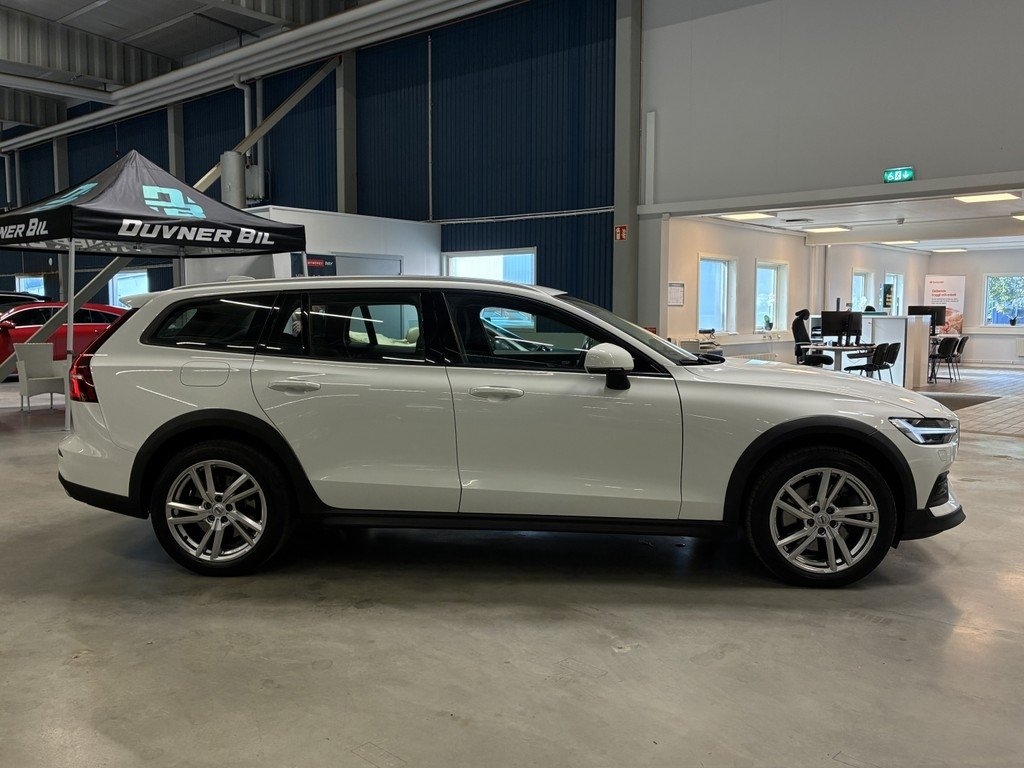 Volvo V60 Cross Country D4 AWD Aut 2020, photo 2/10