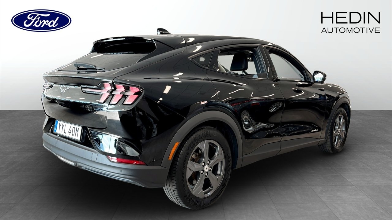 Ford Mustang Mach-E Standard Range RWD 2021, kuva 2/9