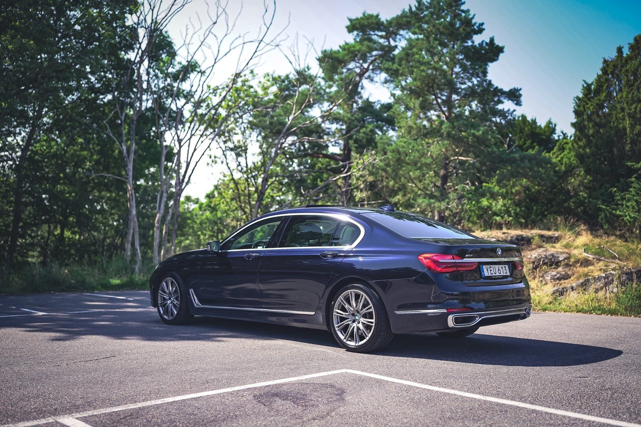 BMW 750 2016, bild 3/10