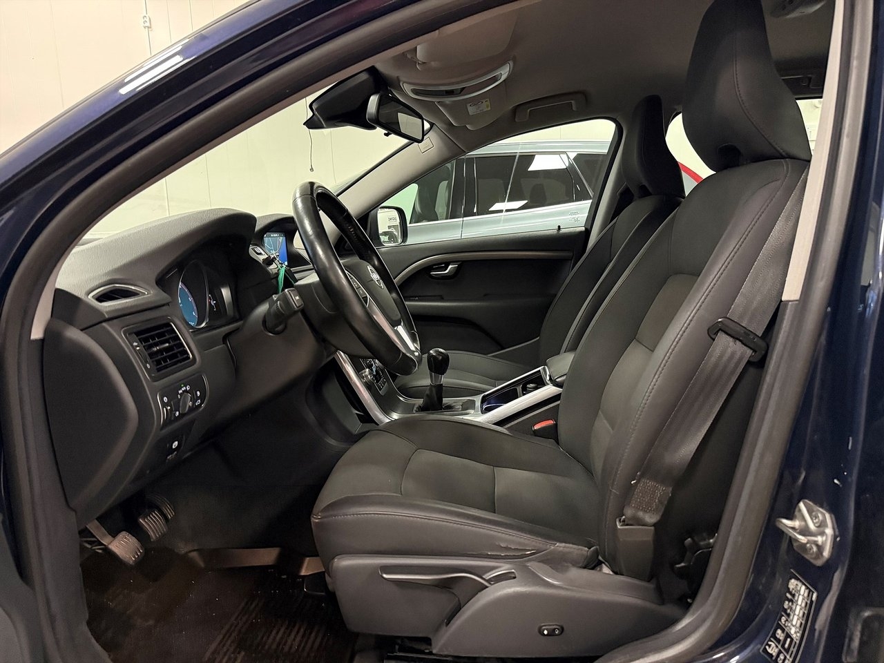 Volvo XC70 D5 215HK AWD MOMENTUM-3 2015, bild 4/21