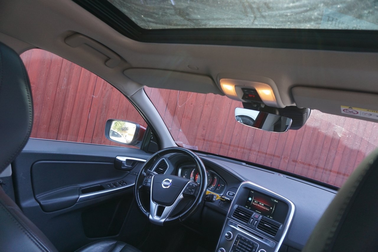 Volvo XC60 2016, kuva 7/8