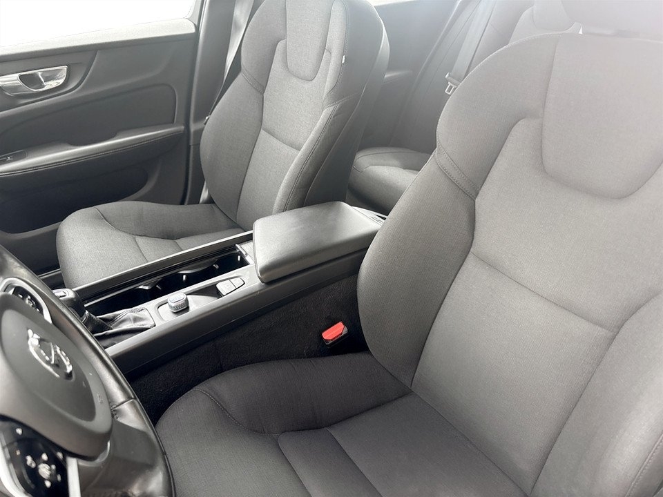 Volvo V60 2020, photo 5/16