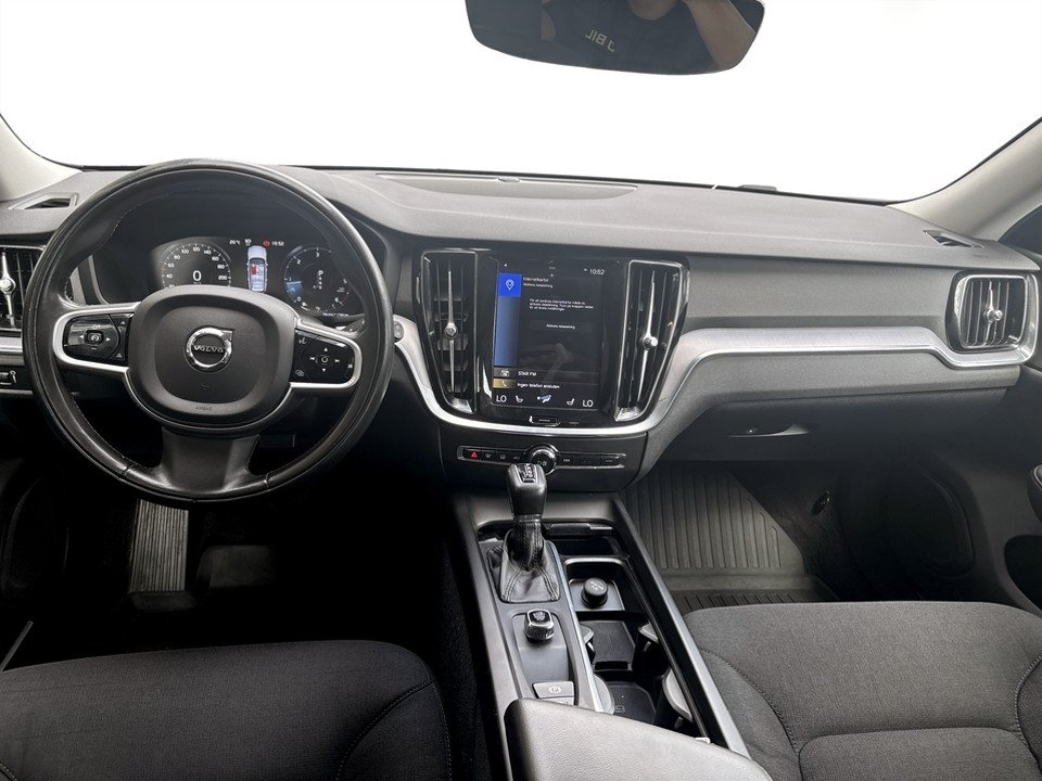 Volvo V60 2020, photo 6/16