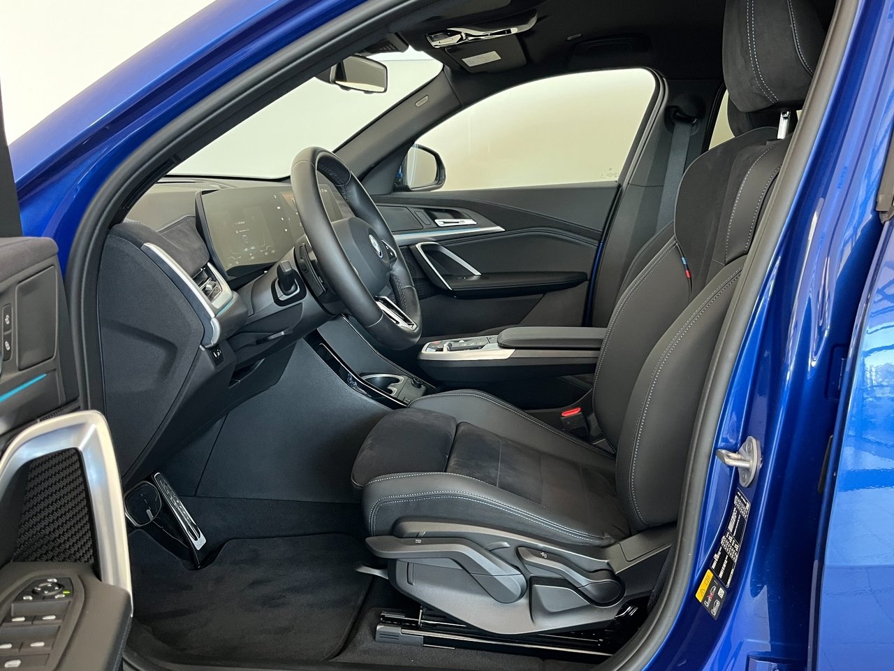 BMW iX2 2026, photo 6/10