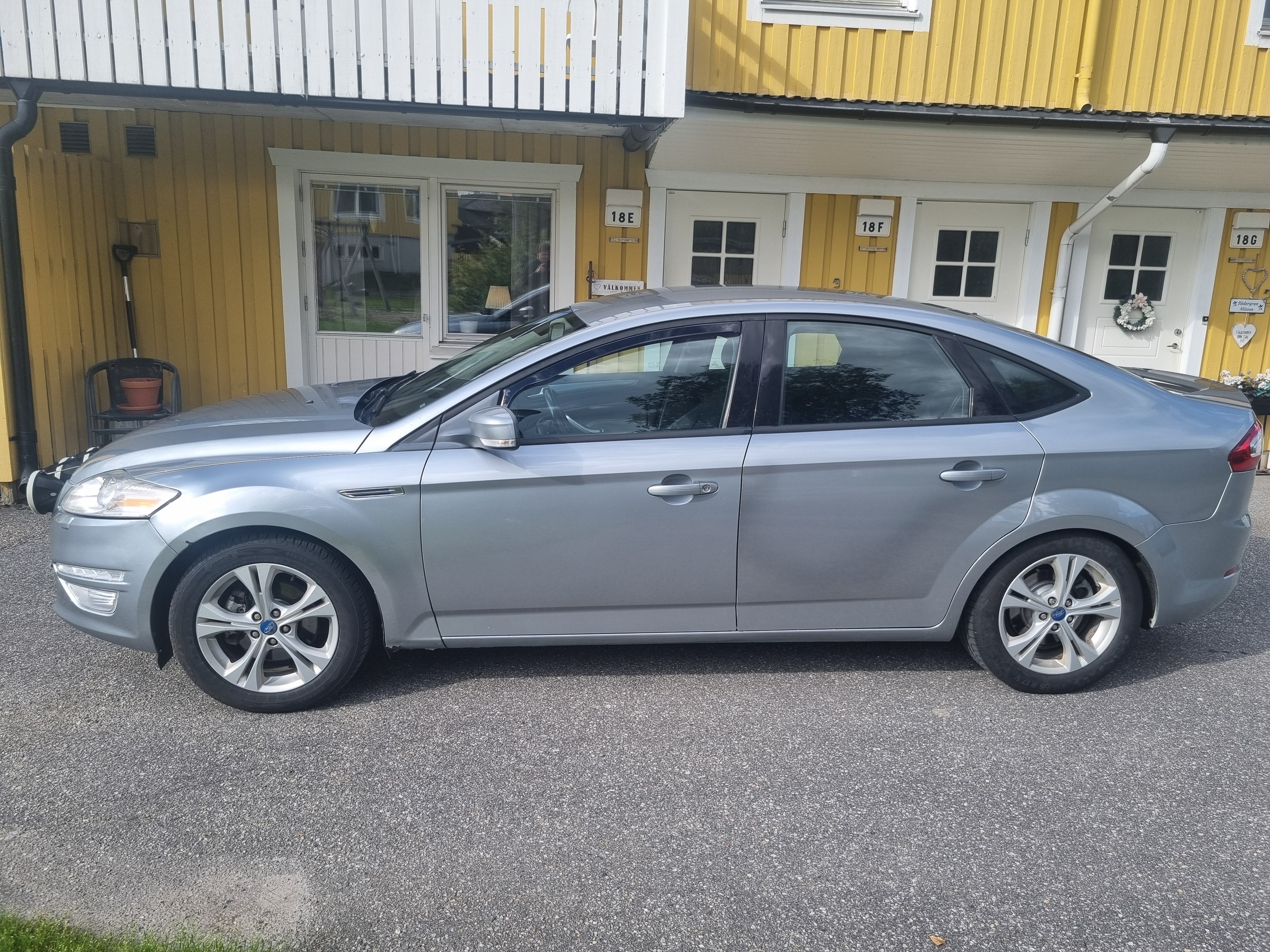 Ford Mondeo 1.6 TDCi Manuell 2013, bild 2/5