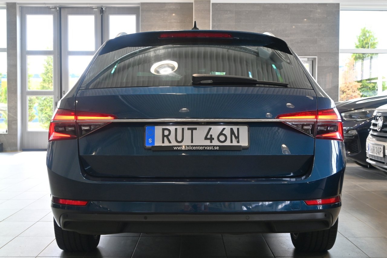 Skoda Superb 2022, photo 4/32