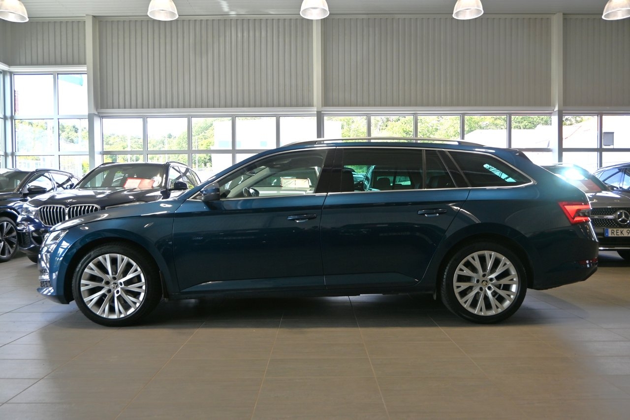 Skoda Superb 2022, photo 2/32