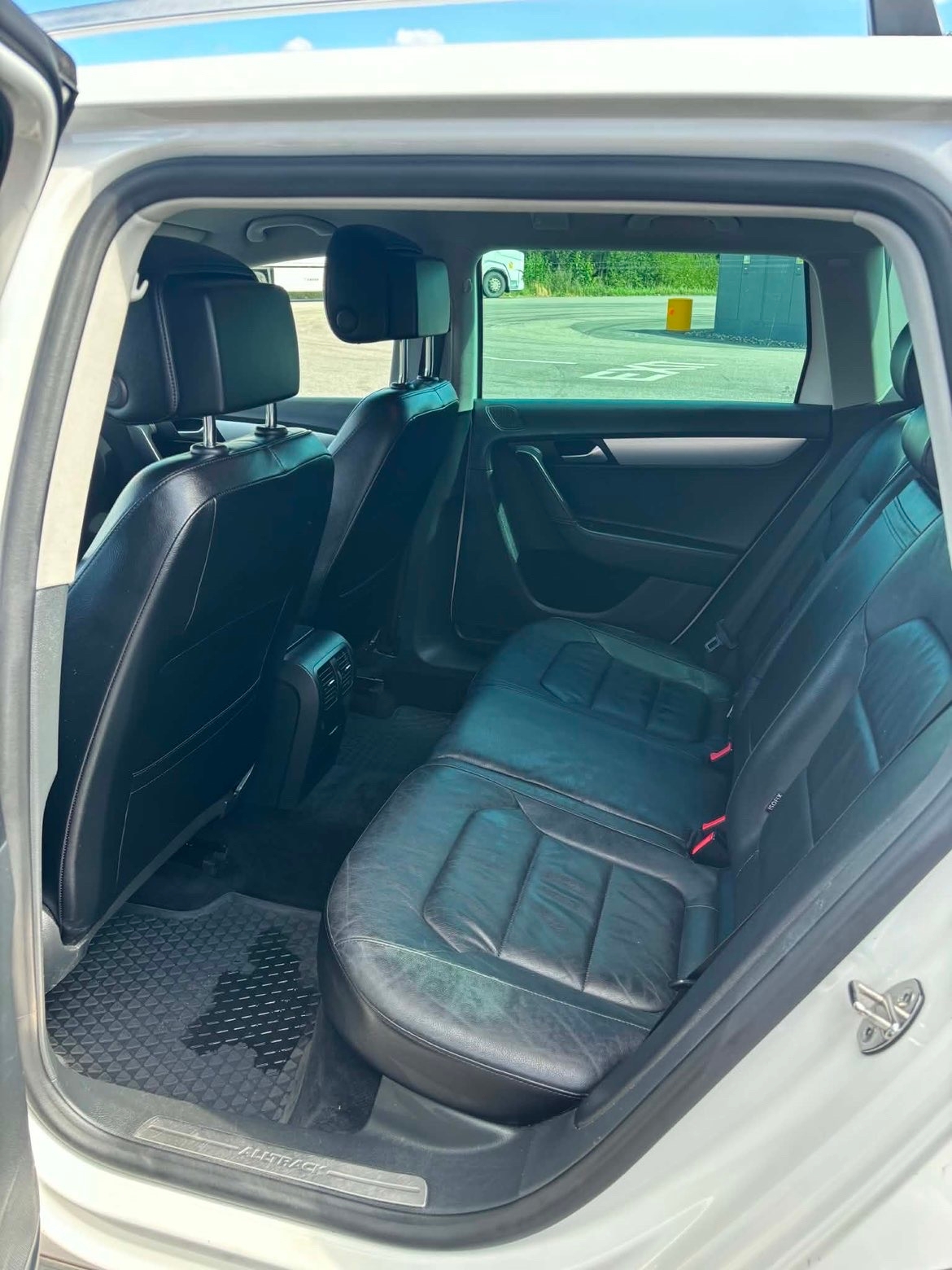 Volkswagen Passat 2014, photo 4/6