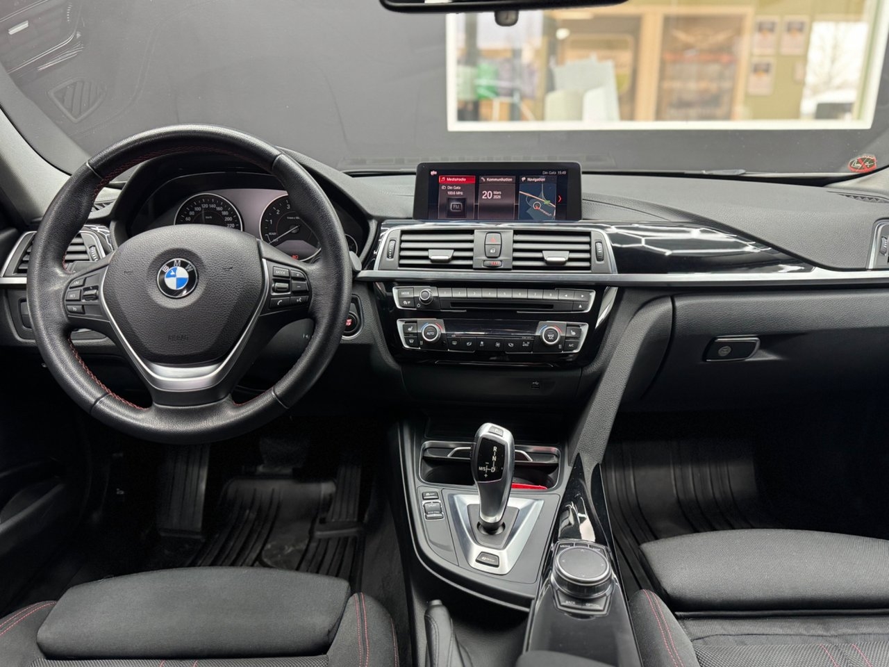 BMW 330 e Sedan Steptronic Sport line 2018, bild 6/10