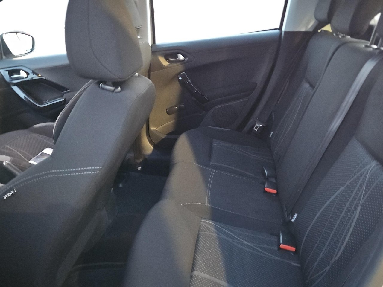Peugeot 208 5-dörrar 1.2 VTi 82hk 2013, bild 7/8