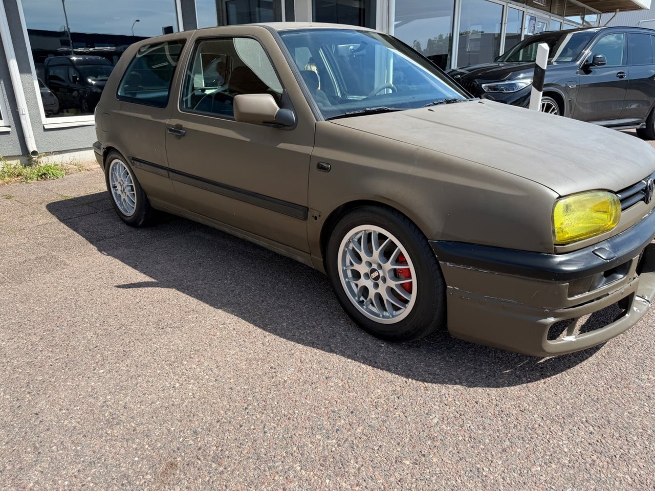 Volkswagen Golf 3-dörrar 2.8 VR6 1998, bild 2/8