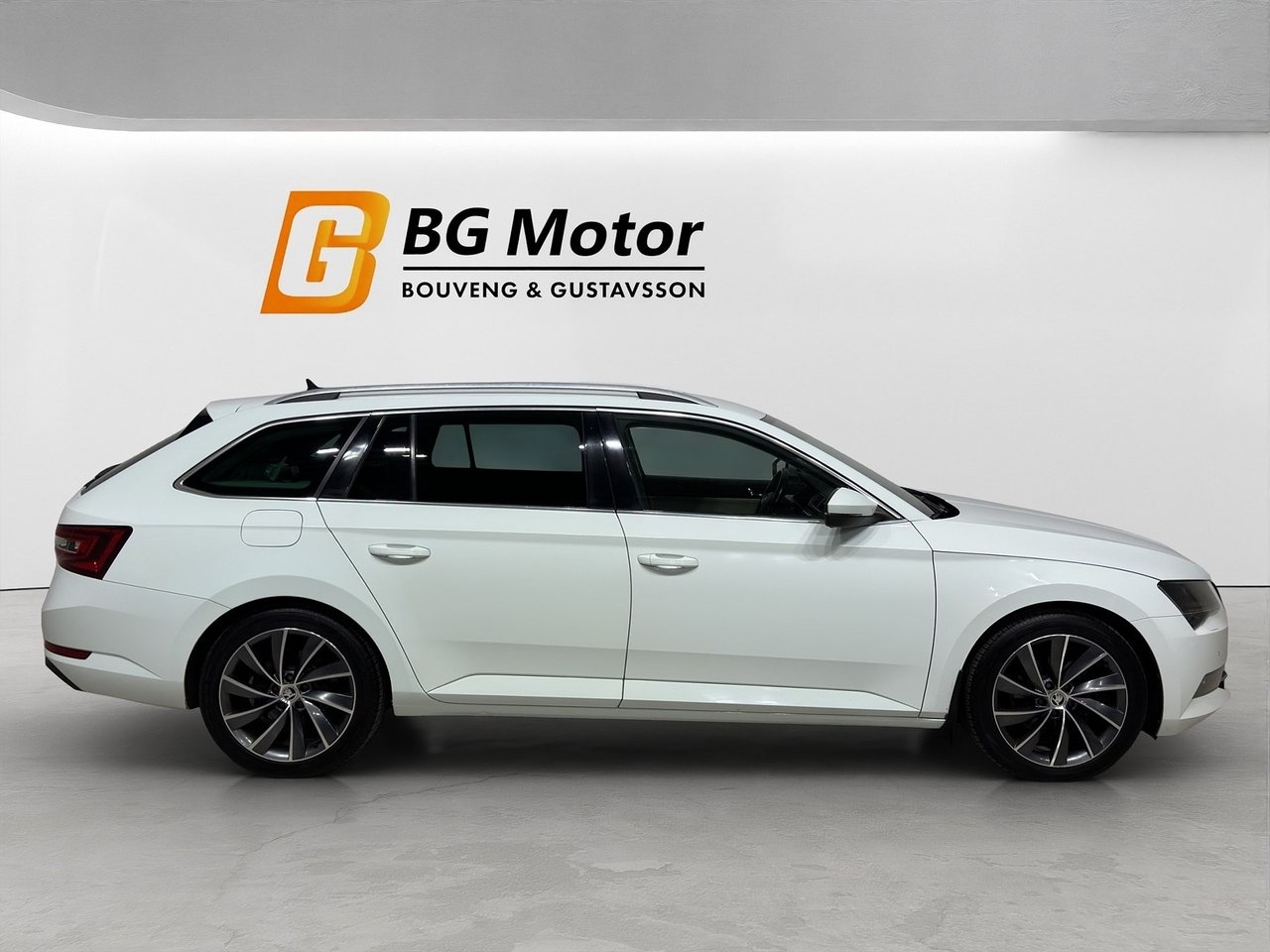 Skoda Superb 2016, bild 3/10