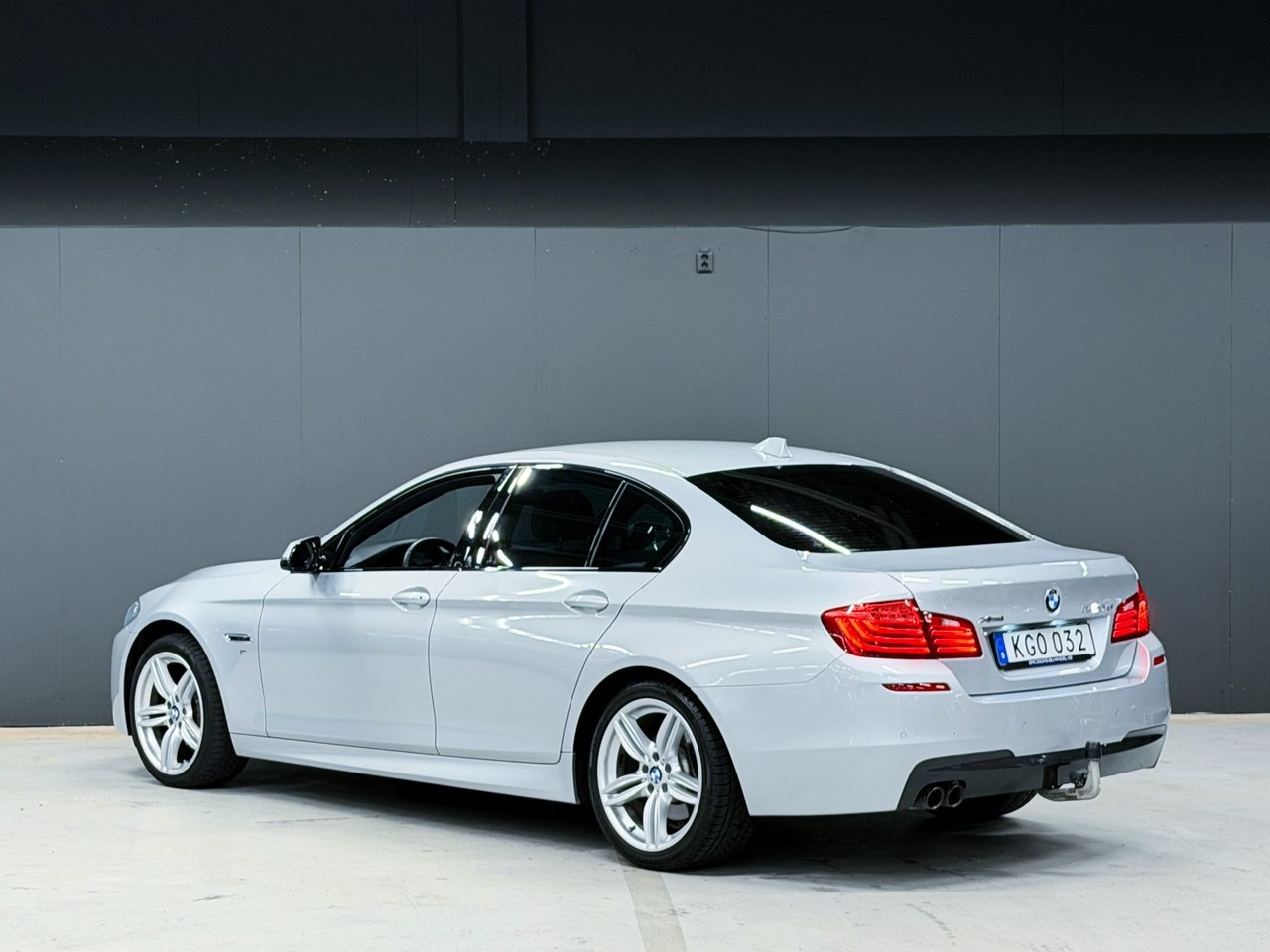 BMW 520 2016, bild 2/16