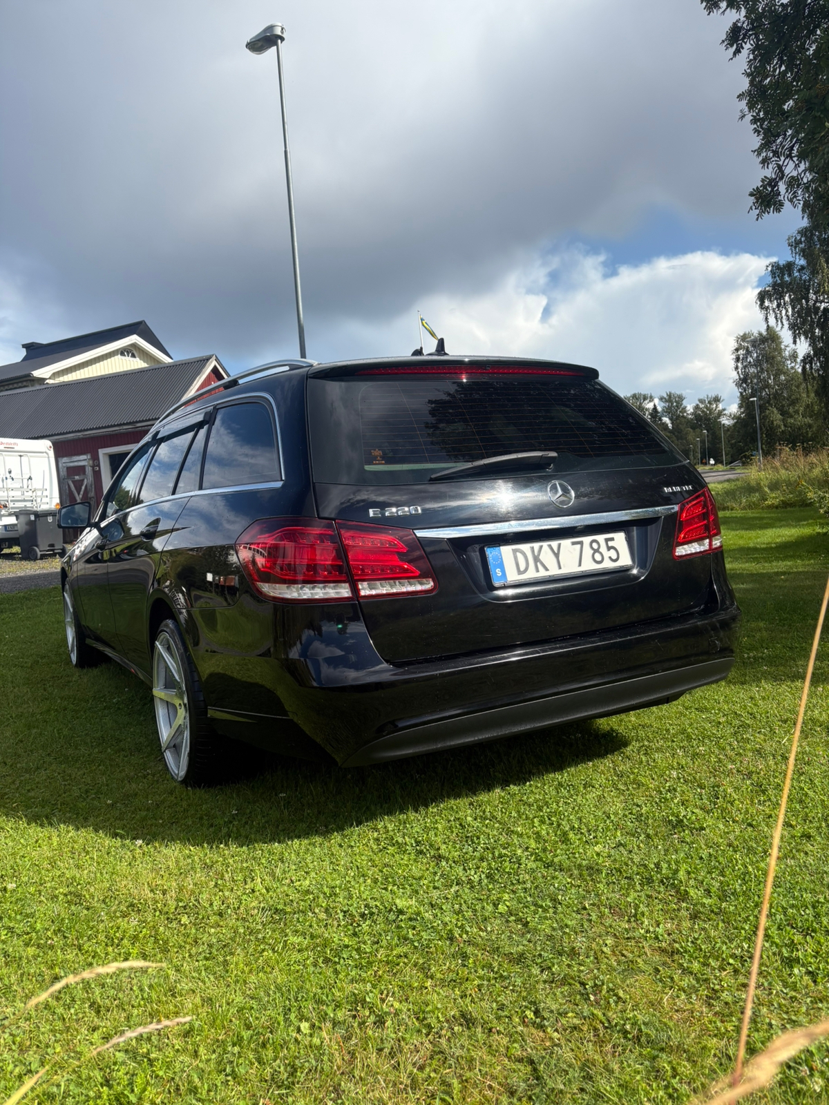 Mercedes-Benz E 220 T BlueTEC 9G-Tronic 2016, bild 2/5