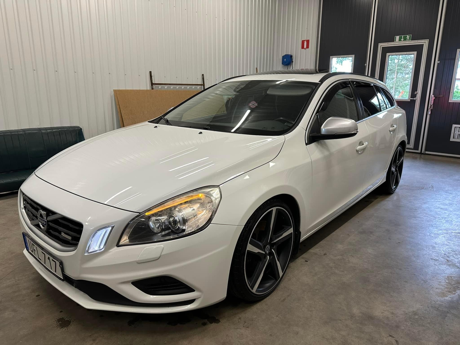Volvo V60 D5 Manuell 2012, bild 2/6