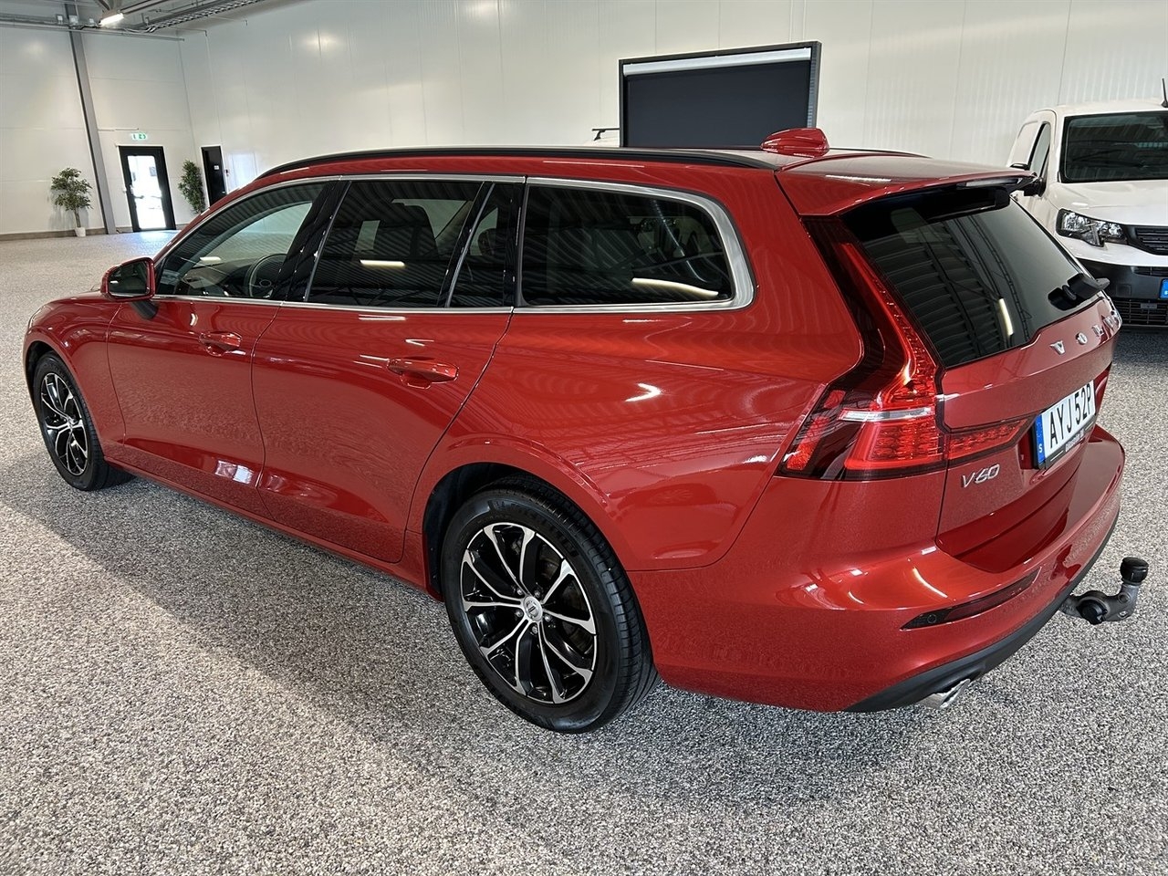 Volvo V60 B4 197hk Momentum Advanced 2022, bild 2/10