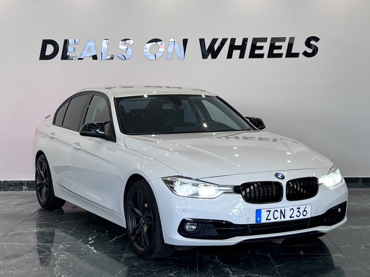 BMW 330 2018, photo 3/10