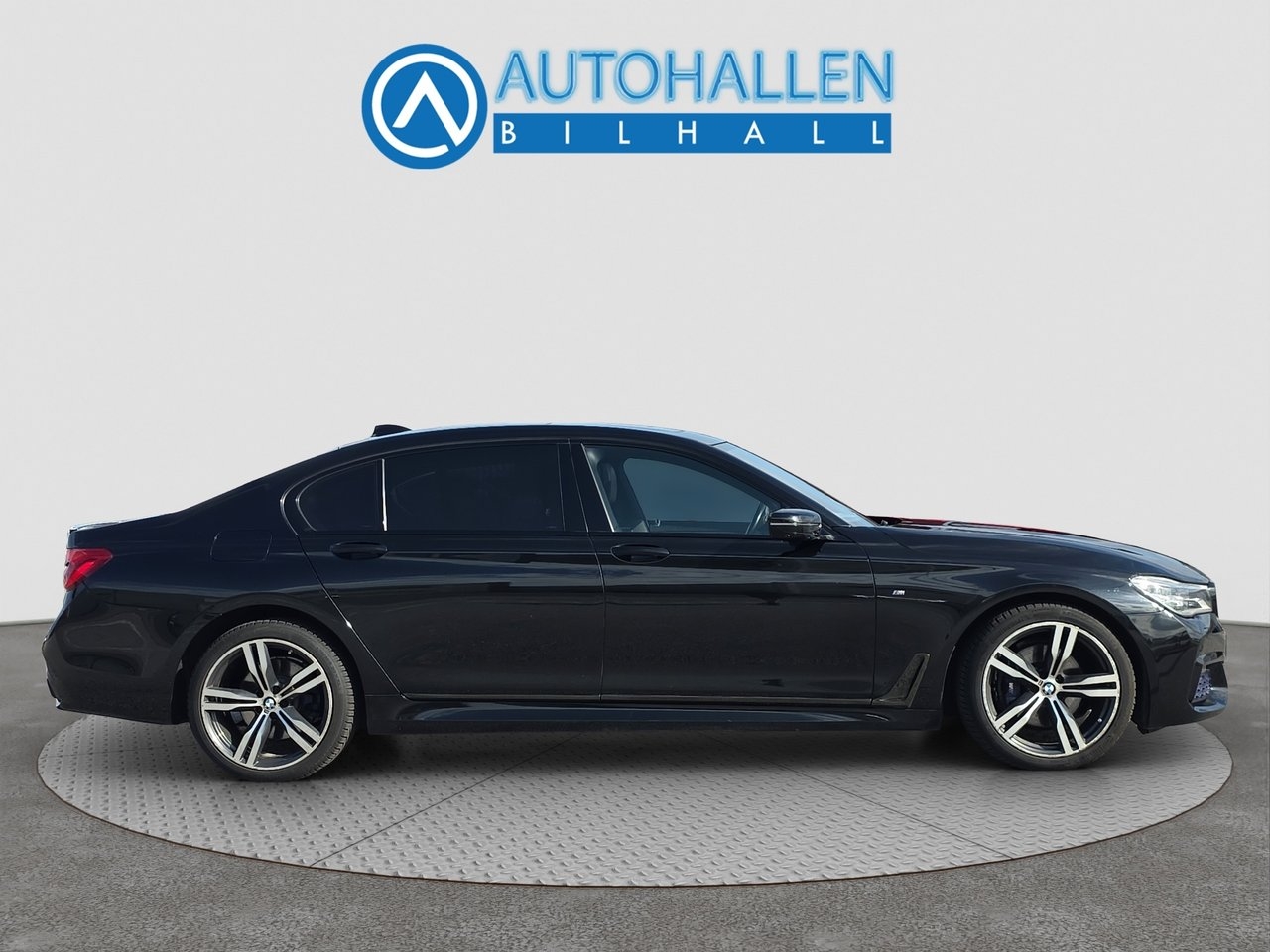 BMW 730 2017, photo 2/10