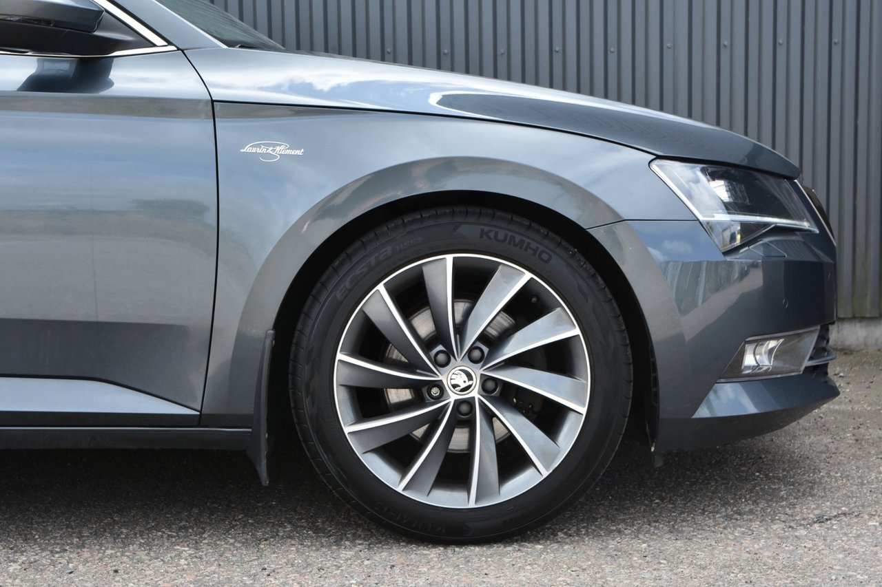 Skoda Superb 2019, bild 4/10