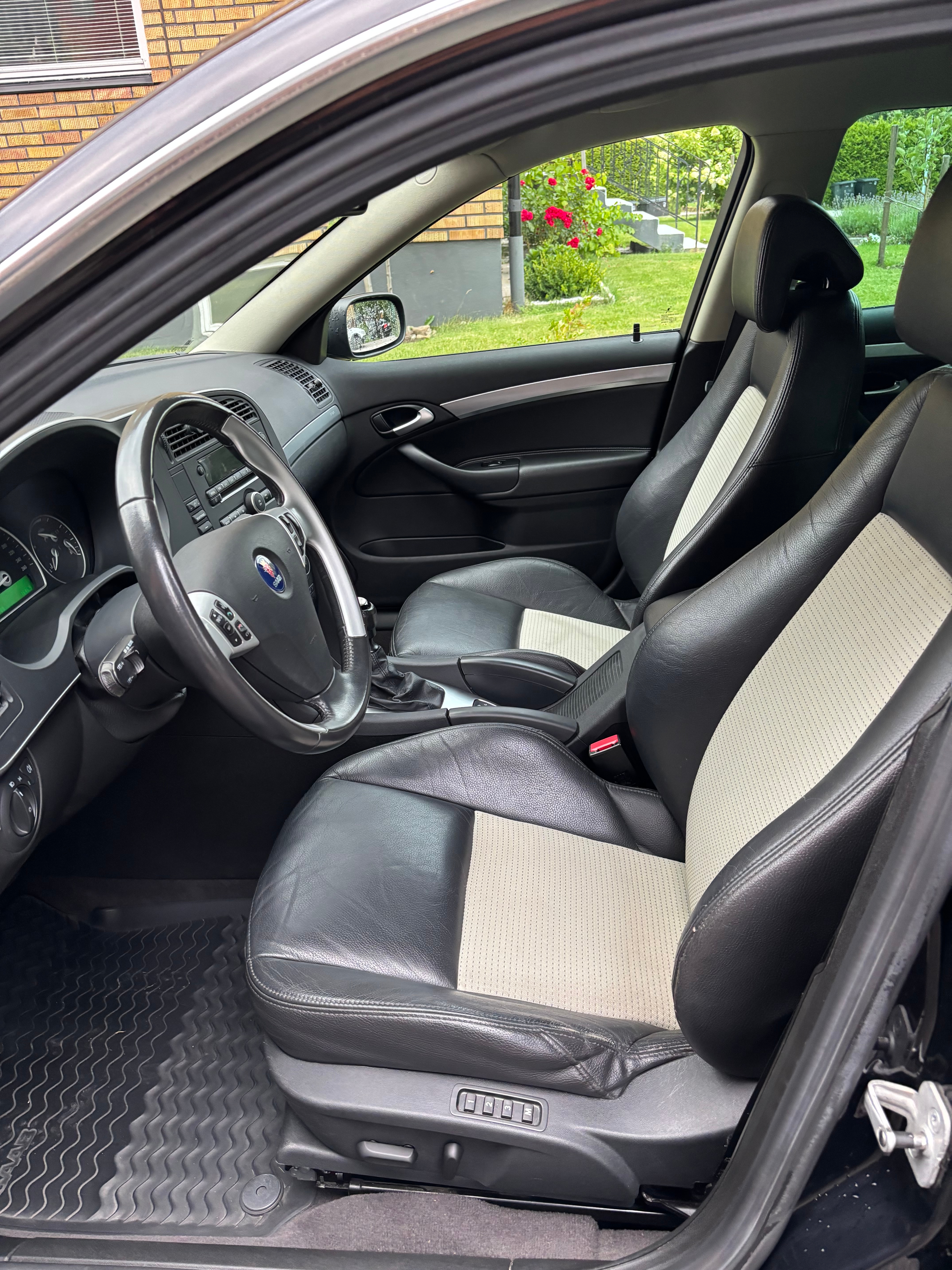 Saab 9-3 SportCombi 2.0t BioPower Aero 2009, bild 5/8
