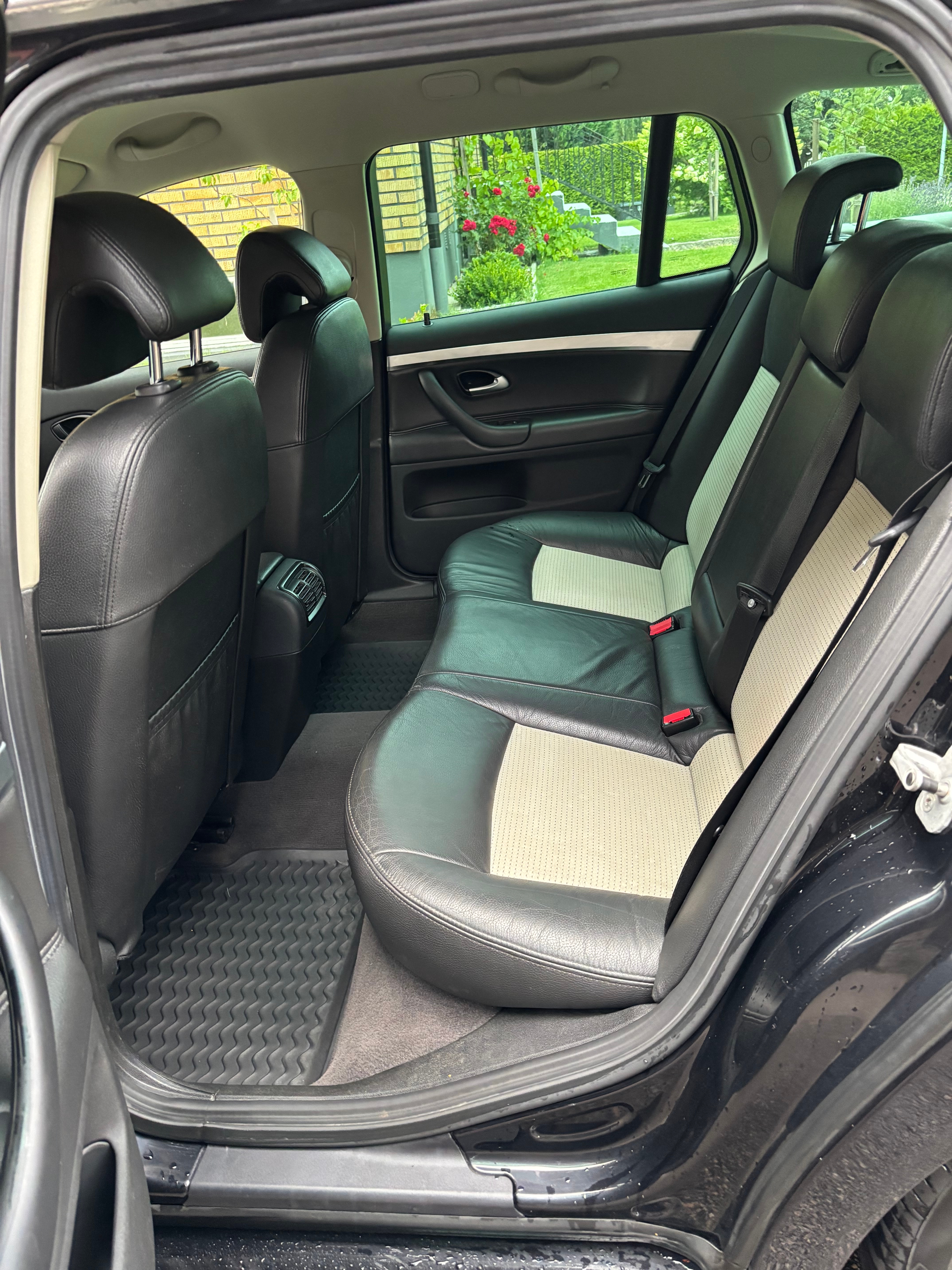 Saab 9-3 SportCombi 2.0t BioPower Aero 2009, bild 8/8