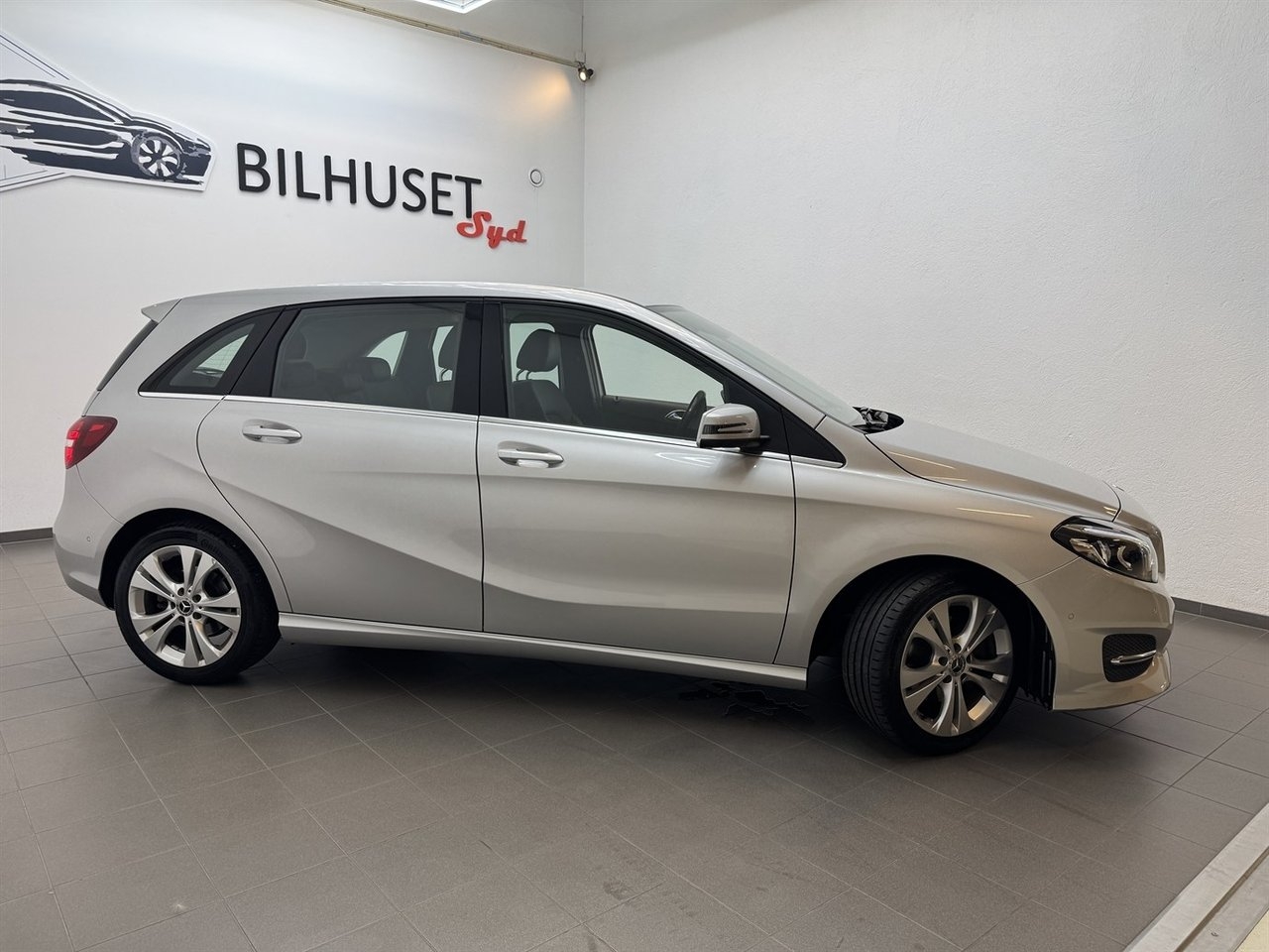 Mercedes-Benz B 180 122hk Urban Bkamera 2019, bild 2/10