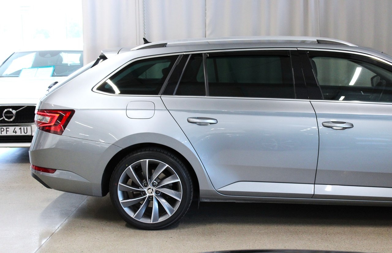 Skoda Superb 2019, bild 6/10