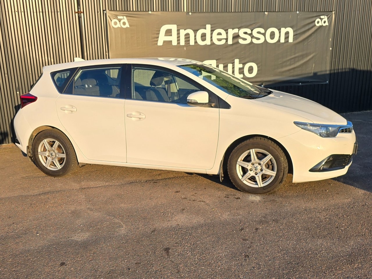 Toyota Auris 1.6 D-4D Active Euro 6 2015, bild 2/10