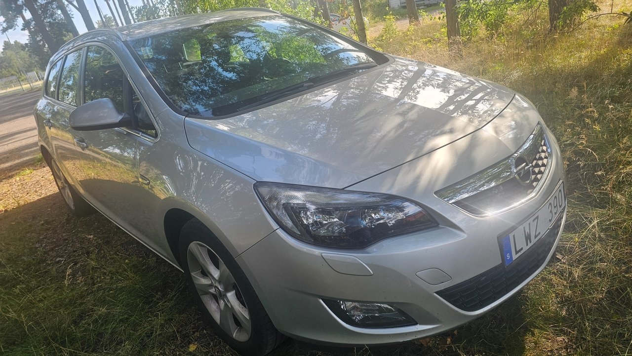 Opel Astra 2011, bild 2/9
